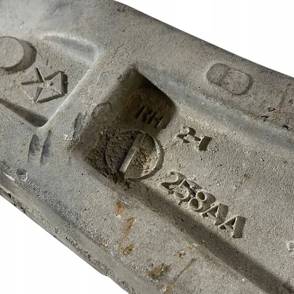 Jeep Cherokee 2014 Braccio di controllo anteriore inferiore destro OEM image 9