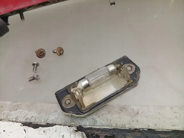 Luz matrícula OEM 3B0827574A para VW Passat B5 image 7