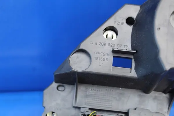 Insert de lâmpada traseira esquerda Mercedes CLK W209 OEM A2098200777 image 3