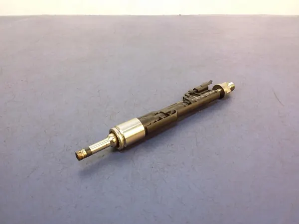 Inyector Combustible BMW OEM 8626147 para Serie 5 G30 image 2
