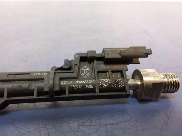 Inyector Combustible BMW OEM 8626147 para Serie 5 G30 image 3