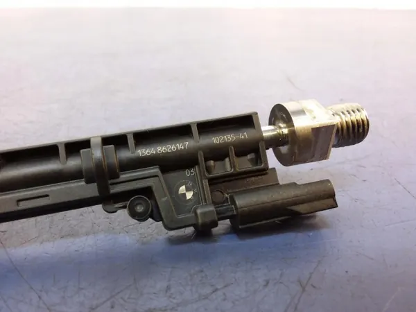 Inyector Combustible BMW OEM 8626147 para Serie 5 G30 image 4