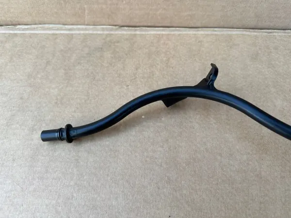 Audi A4 B8 2.0 TDI Oljestickrör OEM 03L103634 image 4