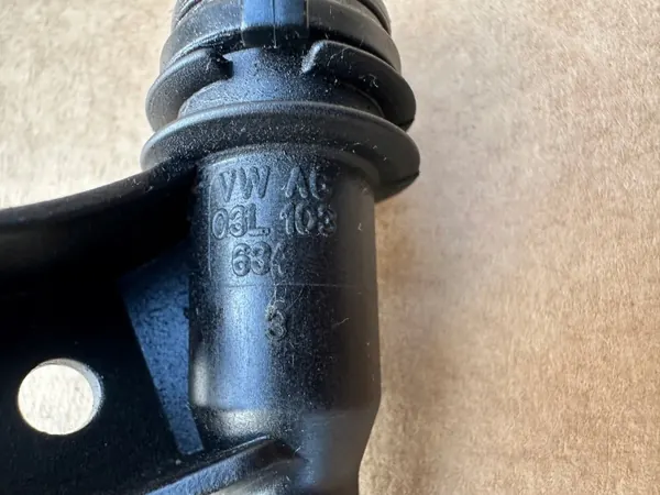 Audi A4 B8 2.0 TDI Oljestickrör OEM 03L103634 image 6
