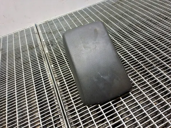 SEAT Leon console armsteun OEM SKE52733 - Gebruikt image 2