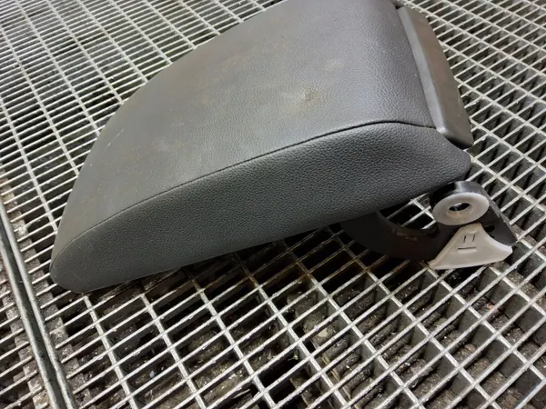 SEAT Leon console armsteun OEM SKE52733 - Gebruikt image 3
