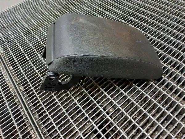SEAT Leon console armsteun OEM SKE52733 - Gebruikt image 4