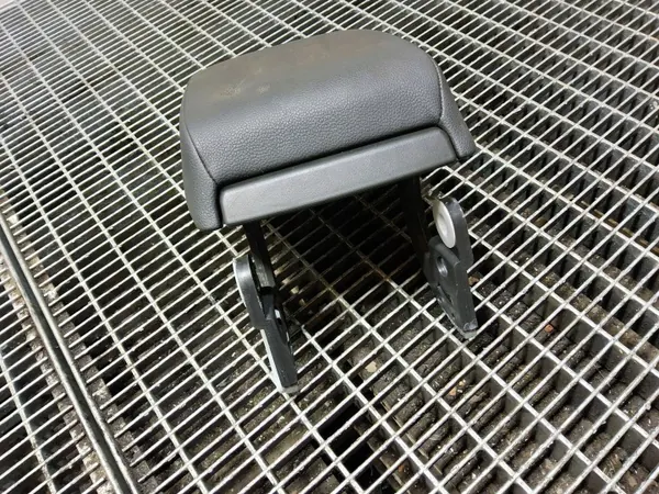 SEAT Leon console armsteun OEM SKE52733 - Gebruikt image 5