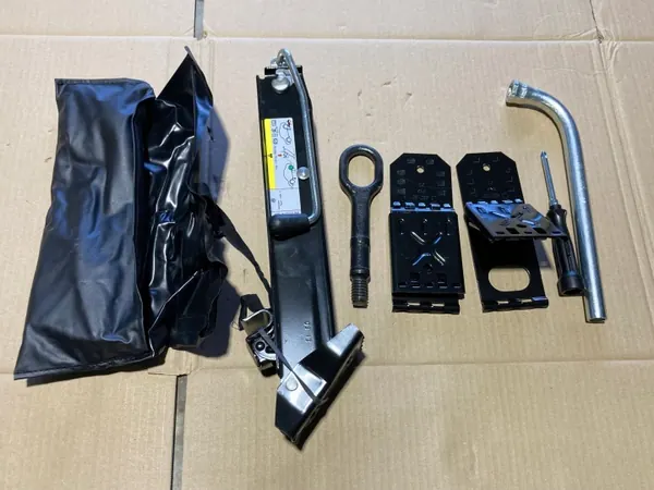 Wagenheber Radschlüssel Set VW Tiguan I OEM 5N0011031A image 2