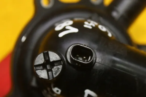 Vattenpump Hölje S6 C6 5.2 FSI BXA 079121012D image 8