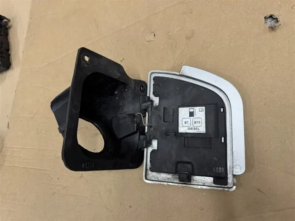 Trappe à carburant gauche OEM 781200017R Renault Master image 7