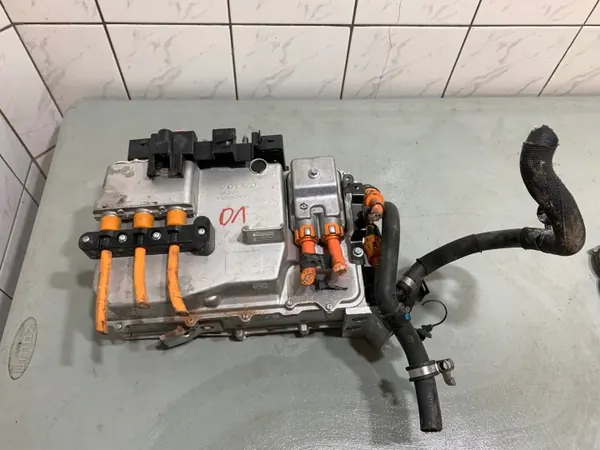 Volvo OEM 32324295 Invertteri XC40 1.5 Hybridille 2022 image 2