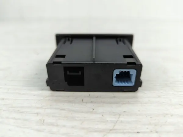 Enchufe AUX/USB Renault Arkana OEM 280231553R image 3