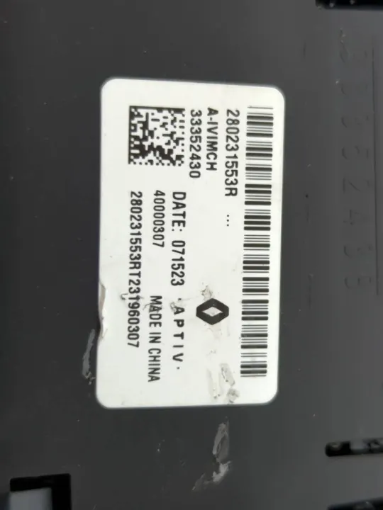 Enchufe AUX/USB Renault Arkana OEM 280231553R image 4