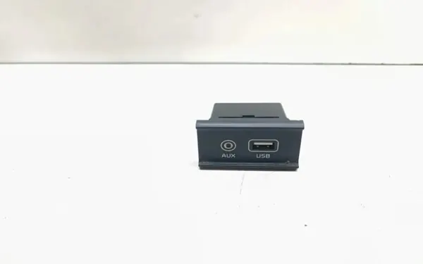Conector Multimedia AUX/USB KIA Sportage OEM 96120C5100 image 2