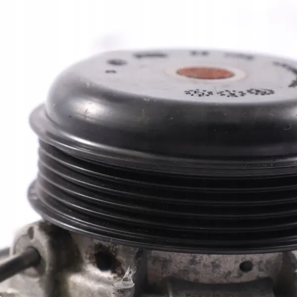 Vattenpump Mercedes W204 W213 Diesel OM656 A6562010010 image 8