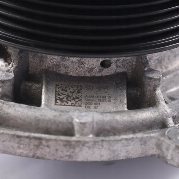 Vattenpump Mercedes W204 W213 Diesel OM656 A6562010010 image 9