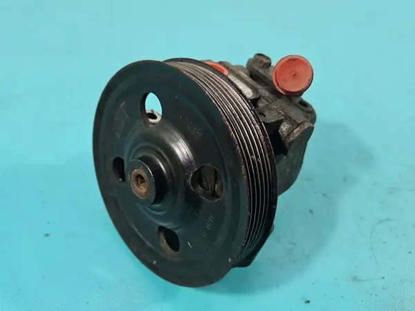 Bomba de dirección Ford 6G91-3A696-EF usada image 2