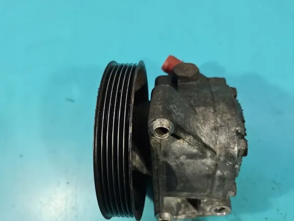 Bomba de dirección Ford 6G91-3A696-EF usada image 3