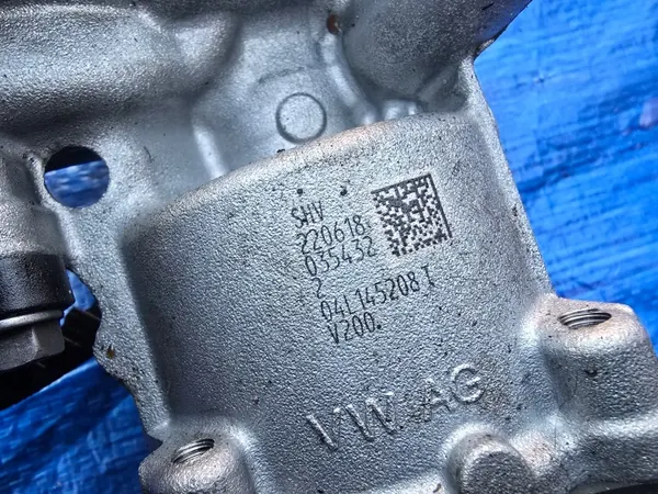 Oljepump VW Audi Skoda 2.0 TDI OEM 04L145208T image 4