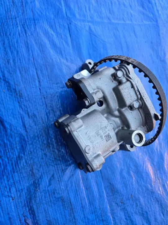 Oljepump VW Audi Skoda 2.0 TDI OEM 04L145208T image 5