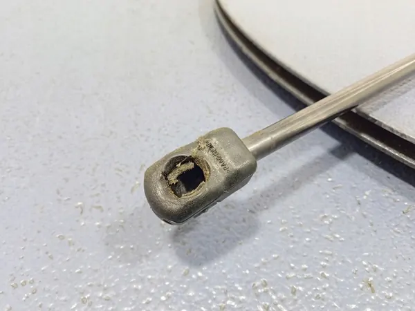 VW Touareg II 7P Support de Capot 7P6823359A image 3