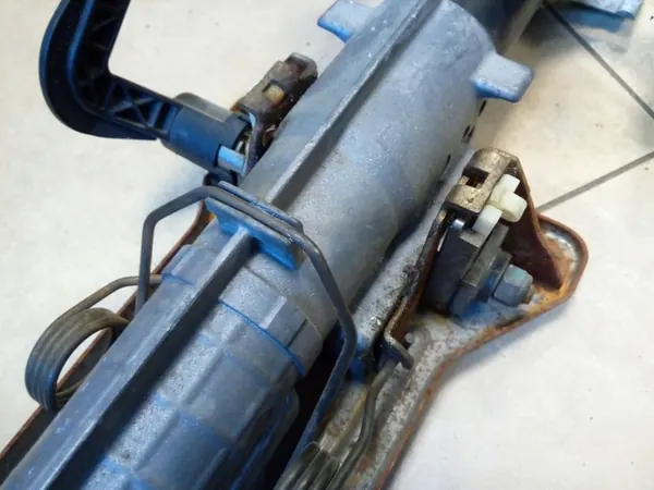 BMW E87 Lenksäule 32306770886 image 3