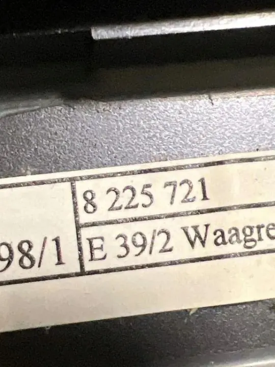 BMW 5 Touring E39 vasen takaoven verho OEM 8225721 image 3