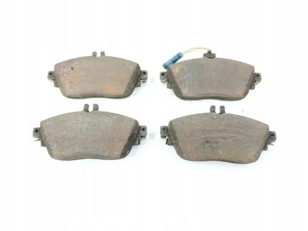 Pastilhas de travão dianteiras OEM 0004203002 Mercedes CLA image 2