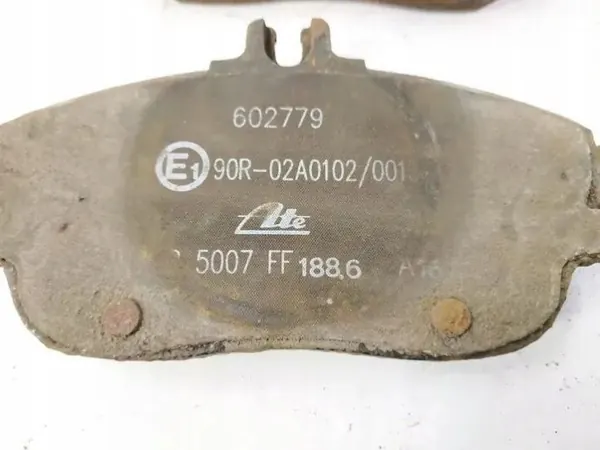Pastilhas de travão dianteiras OEM 0004203002 Mercedes CLA image 6