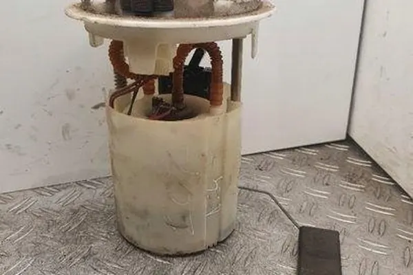 Brandstofpomp PEUGEOT 207 1.4L 2008 image 3