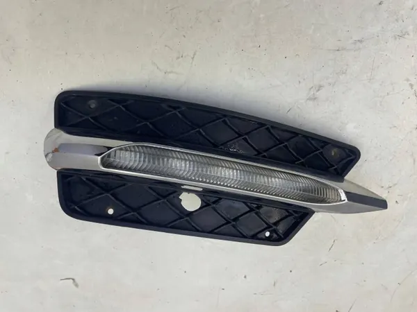 ZB606002 Grade Direita para Mercedes Classe C W204 AMG image 2