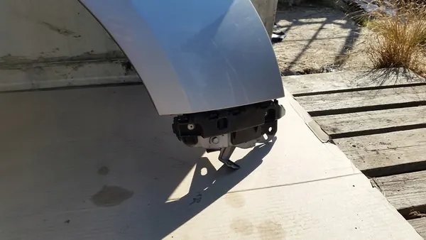 HÖGER FRAMSKÄRM CHEVROLET CRUZE OEM image 4