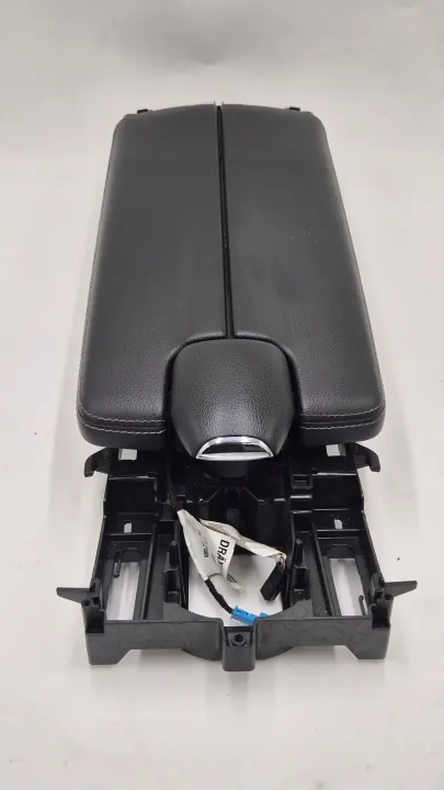 Främre armstöd, svart läder, Mercedes W212 image 3