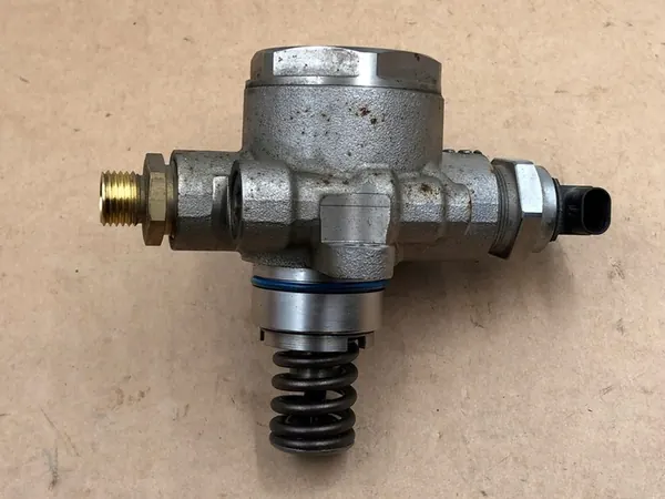 Polttoainepumppu Audi RS5 S4 S5 SQ5 Q7 Q8 OEM 06M 127 026 P image 4