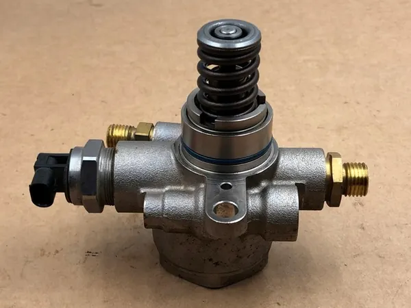 Polttoainepumppu Audi RS5 S4 S5 SQ5 Q7 Q8 OEM 06M 127 026 P image 5