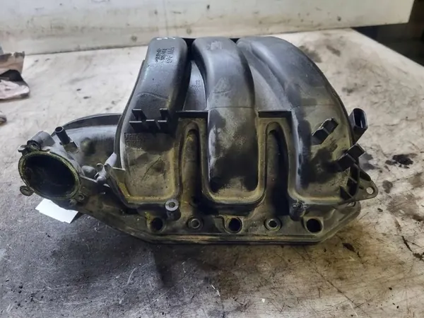 Intake Manifold VW POLO 04C133201L 1.0L 66kW image 2