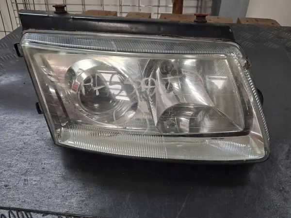VW Passat B5 Oikea Etu Xenonlamppu OEM 06-441-1156R image 3