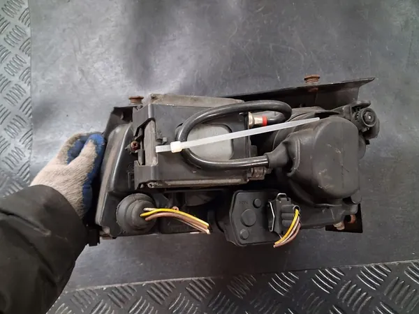 VW Passat B5 Oikea Etu Xenonlamppu OEM 06-441-1156R image 4