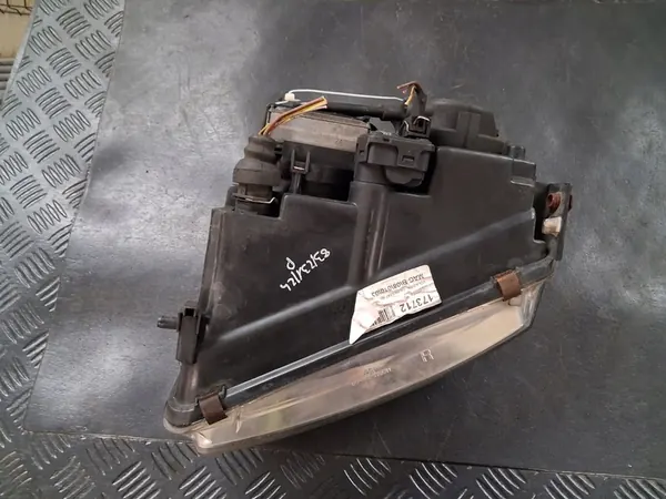 VW Passat B5 Oikea Etu Xenonlamppu OEM 06-441-1156R image 5