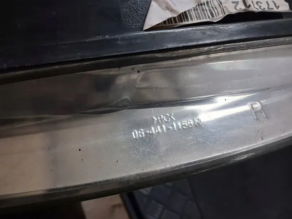 VW Passat B5 Oikea Etu Xenonlamppu OEM 06-441-1156R image 7