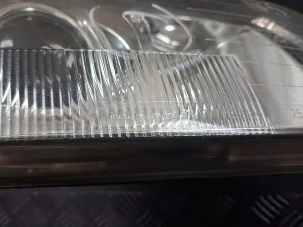 VW Passat B5 Oikea Etu Xenonlamppu OEM 06-441-1156R image 8