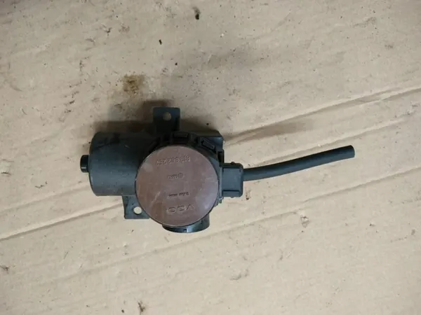 Audi 80 Coupe central låspump OEM 813862257 image 4