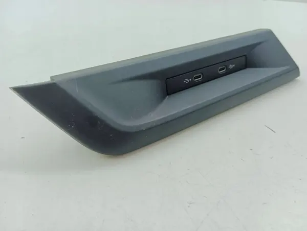 Port USB OEM 5NA035736 pour Volkswagen Golf VIII 2020 image 3