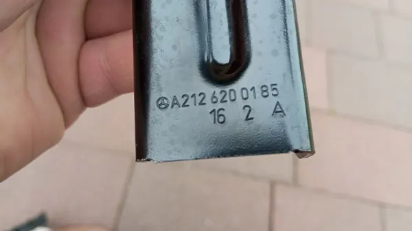 Support de ceinture avant gauche pour MERCEDES W212 W218 CLS A2126200185 image 2