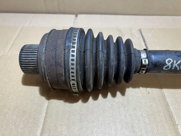 AUDI A4 B8 2.0 TDI Fram Halvaxel Vänster Höger 8K0407271AF image 2