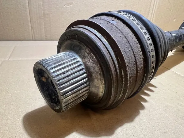 AUDI A4 B8 2.0 TDI Fram Halvaxel Vänster Höger 8K0407271AF image 5