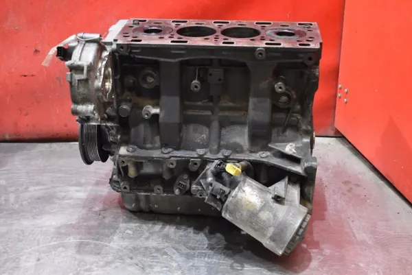 Motorblock Nedre Del G9TJ742 för Renault Espace IV 2.2 DCI image 2