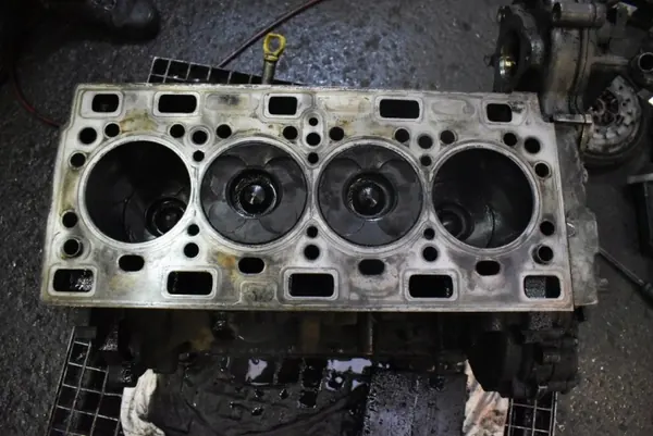 Motorblock Nedre Del G9TJ742 för Renault Espace IV 2.2 DCI image 7
