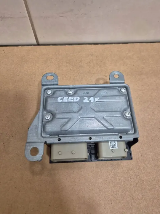 KIA Ceed III Airbag-module OEM 95910-J7400 image 3